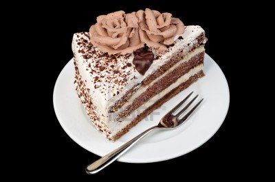 4496642-pedazo-de-tarta-de-crema-de-chocolate-en-un-plato-con-rosas-en-la-parte-superior-aislado-en-negro.jpg